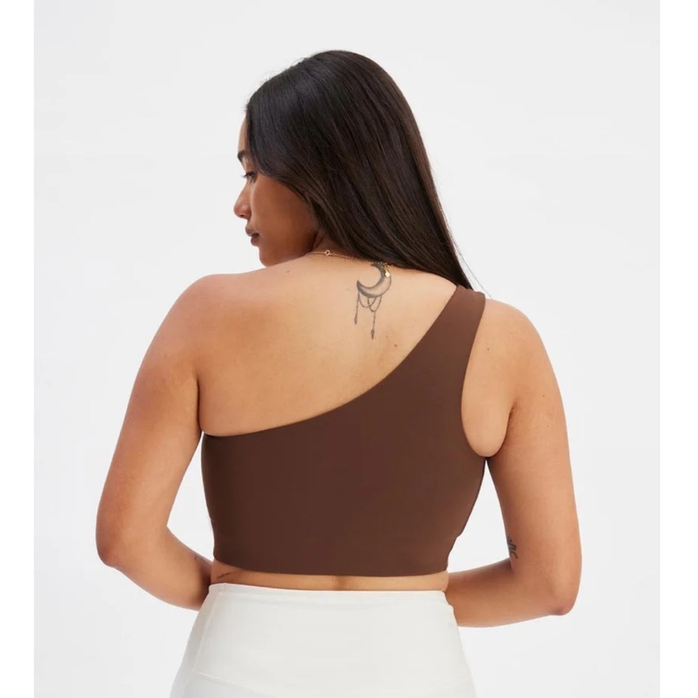 NWT Girlfriend Collective Bianca One Shoulder Bra in color earth size medium - Picture 5 of 8